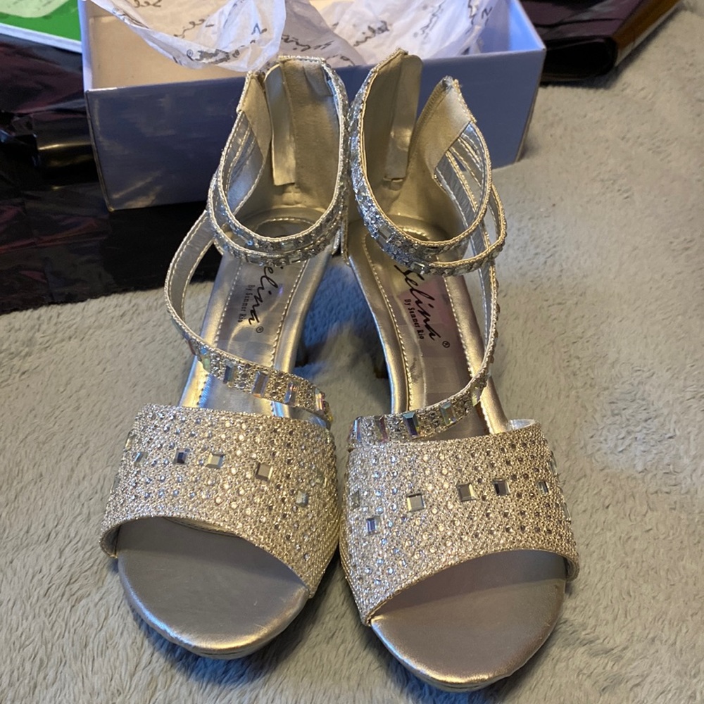 Silver Selina heels woman’s size 6